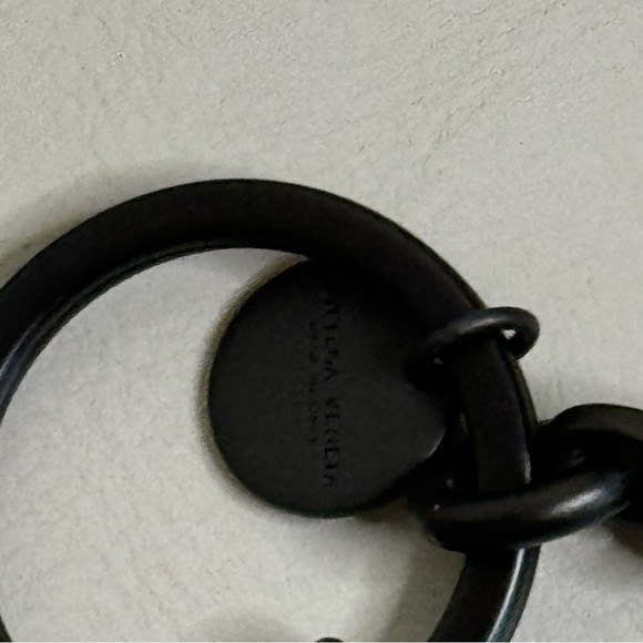 NWOT BOTTEGA VENETA RED DOG CHAIN AND LEATHER KEY RING w/ Box - Picture 3 of 4